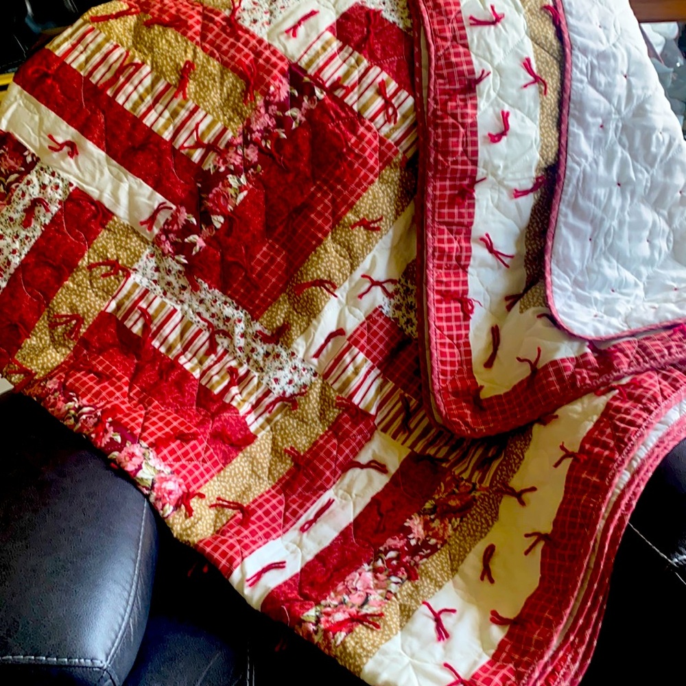 Queen size red and white and pink quilt made by Peking handcraft
